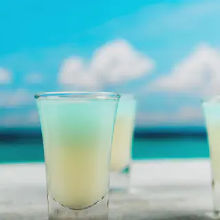 /img/21499-tarantula-alcohol-cocktail.webp